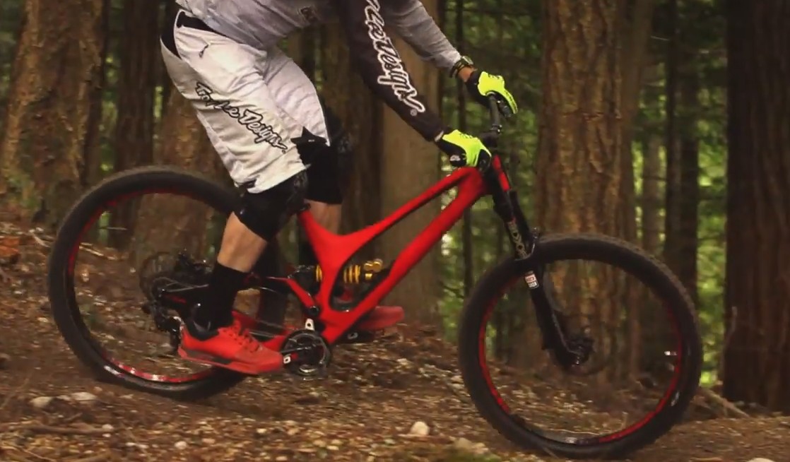 First Look: Aaron Gwin’s New World Cup DH Bike [wideo]