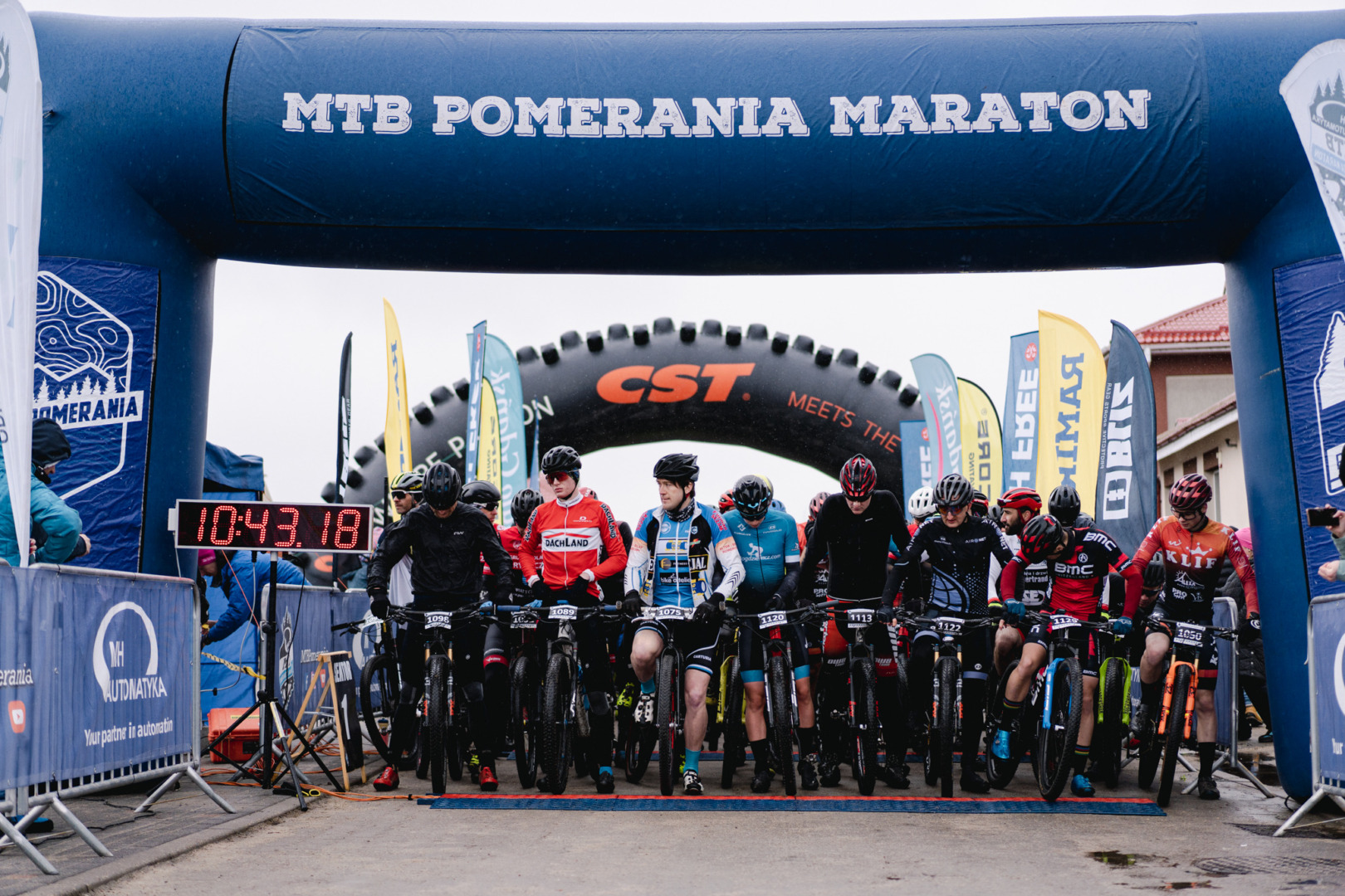 Blisko 400 osób na starcie zawodów inaugurujacych sezon MH Automatyka Pomerania MTB Maraton | RELACJA