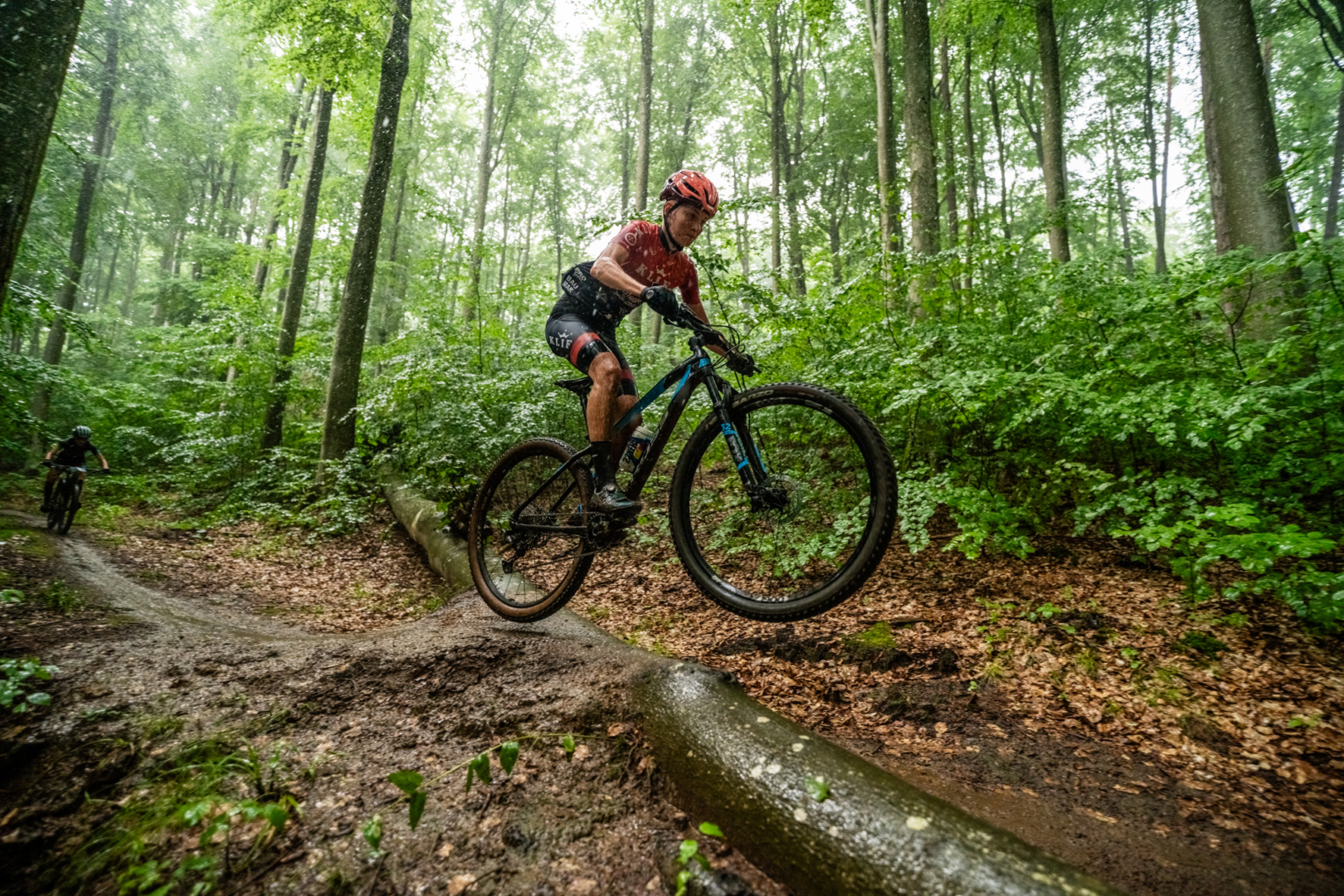 Wiktoria Klawitter i Artur Sowiński najlepsi na kultowej, kaszubskiej trasie! | MH Automatyka MTB Pomerania Maraton, Gniewino | RELACJA