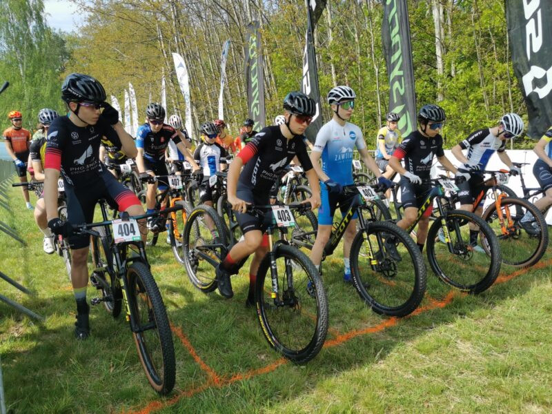 „Radzisz sobie w Parku Paulinum? Poradzisz sobie wszędzie” – zawodnicy Pho3nix Cycling Team | Jelenia Góra Trophy UCI C1 | KOMENTARZ POSTARTOWY